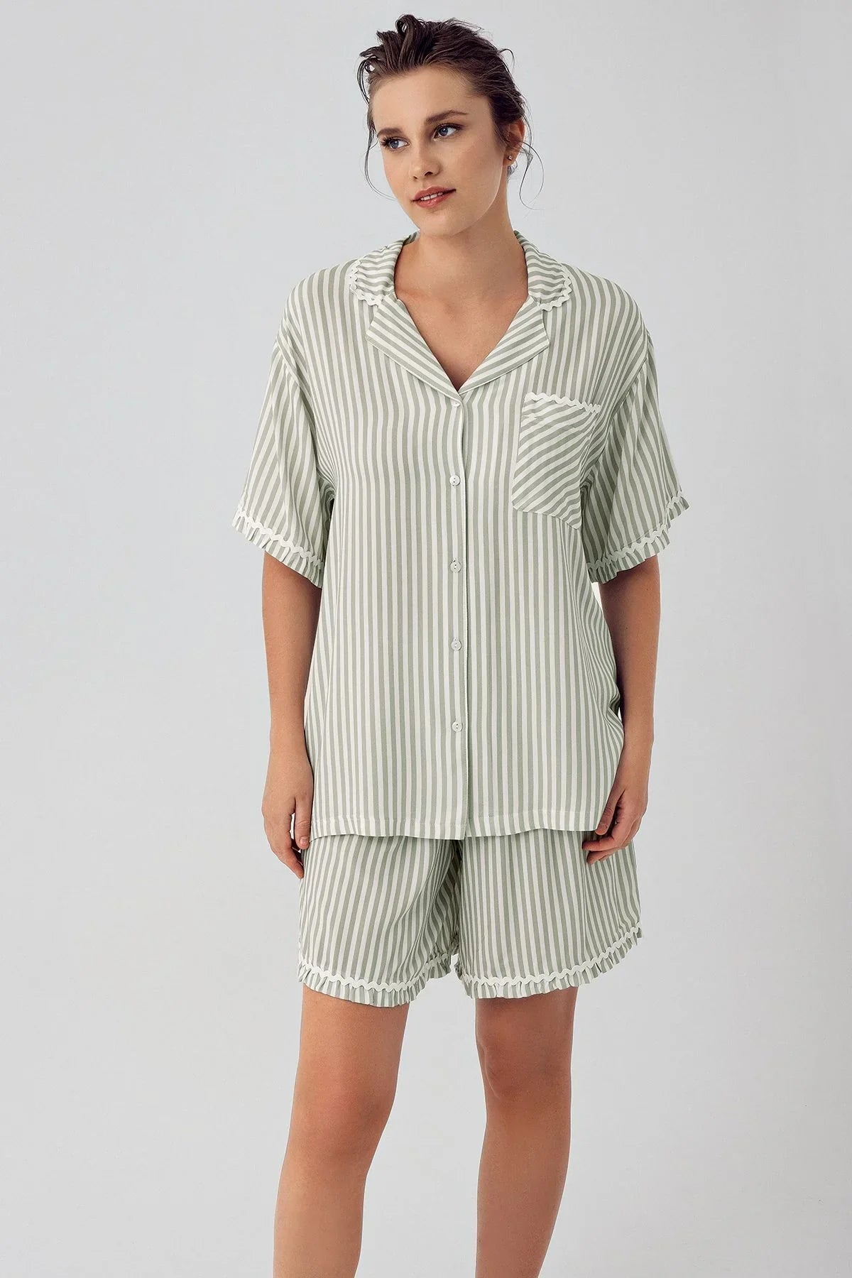 Çizgili Düğmeli Kısa Kollu Esnek Viskoz Şortlu Hamile Pijama Takımı 16204