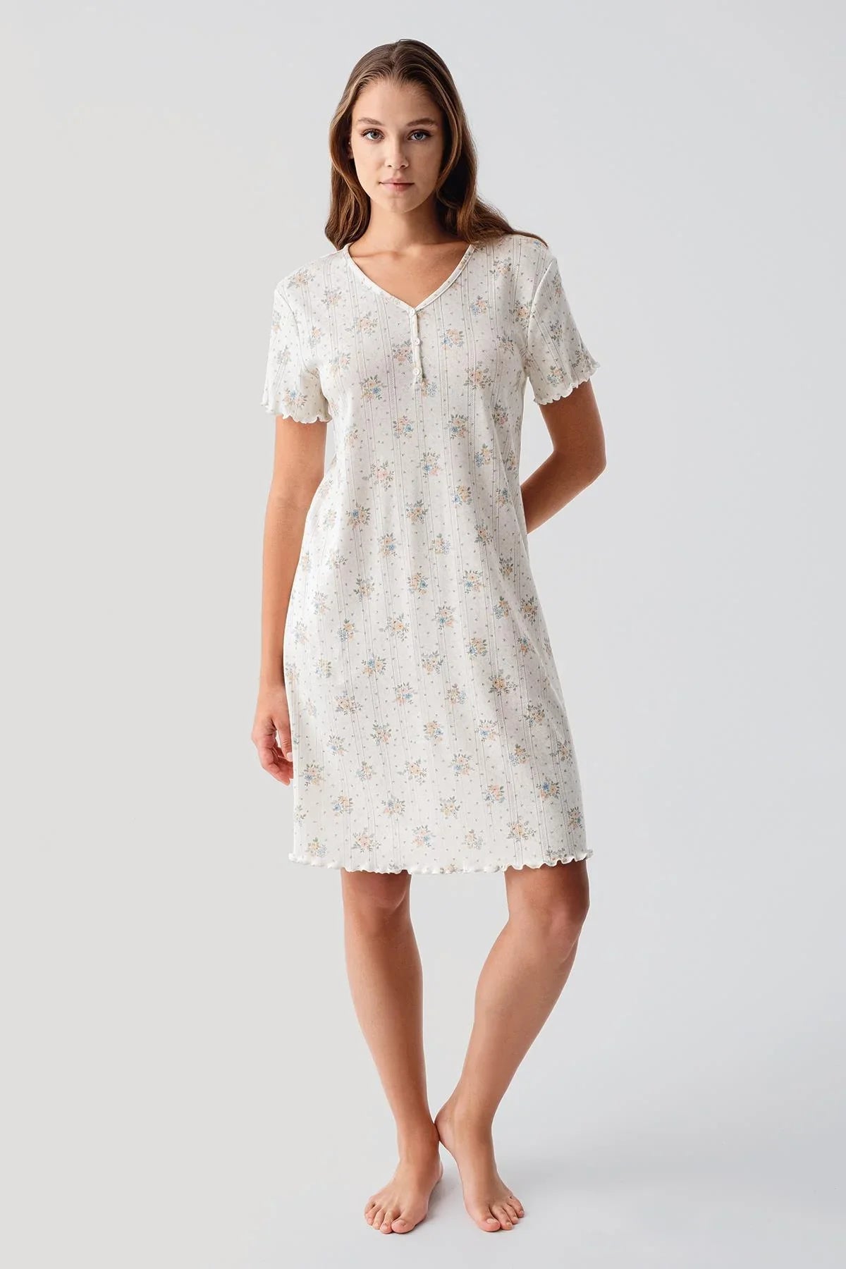 Kısa Kollu Düğmeli Çiçek Desenli Ajurlu %100 Pamuk Gecelik 19102