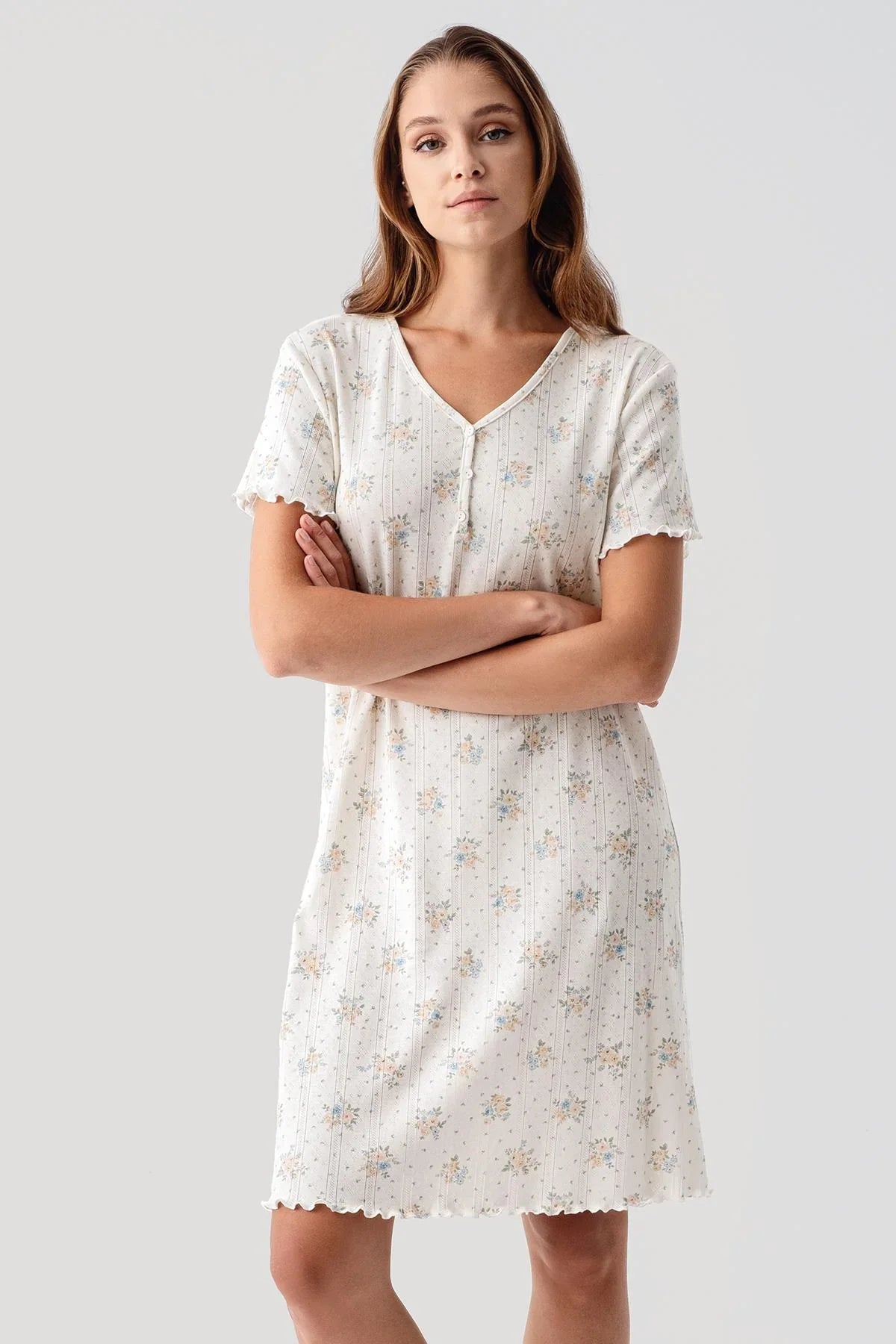 Short-Sleeved Buttoned Floral Pattern Openwork 100% Cotton Nightgown 19102