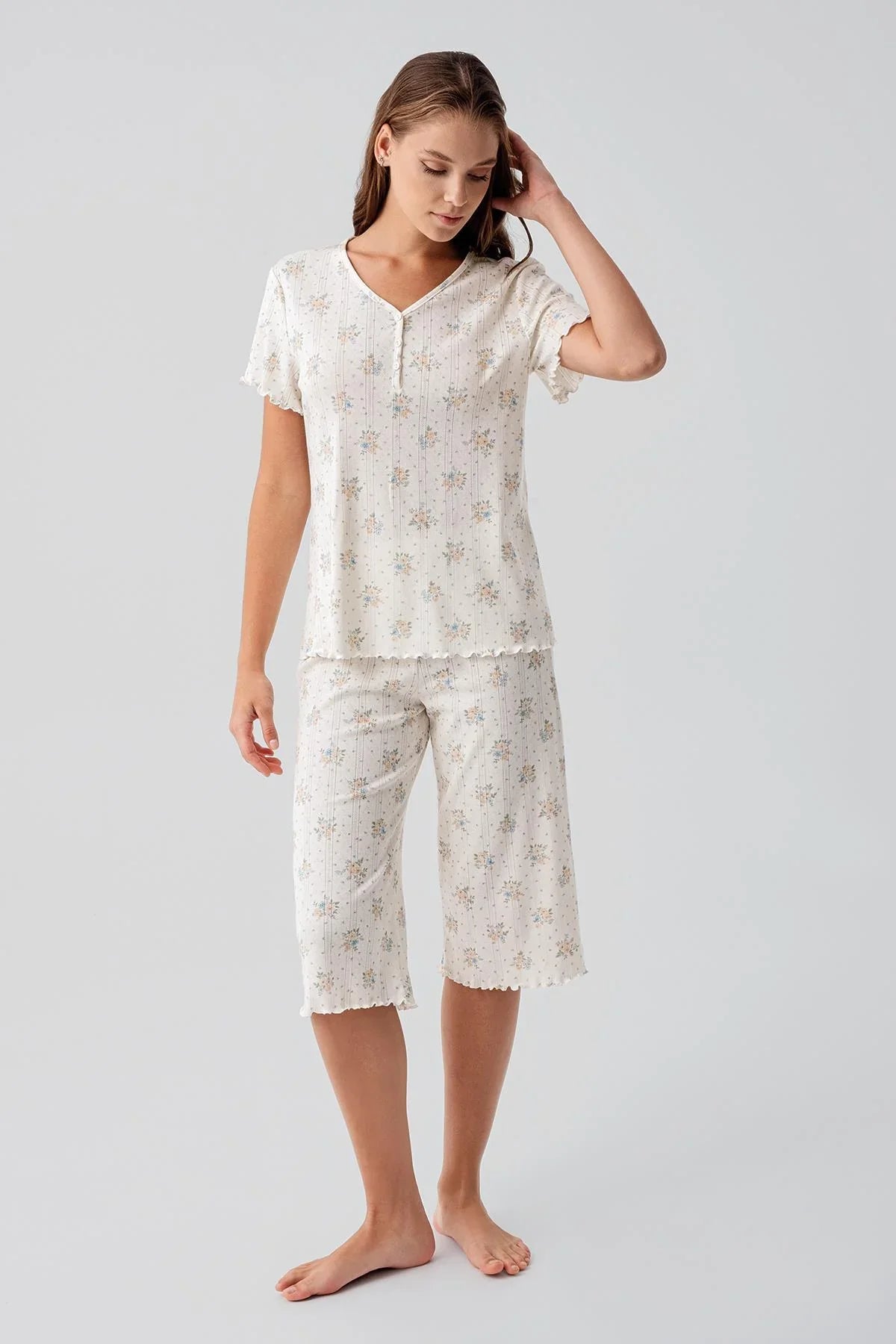 Kısa Kollu Düğmeli Çiçek Desenli Ajurlu %100 Pamuk Kapri Pijama Takım 19204