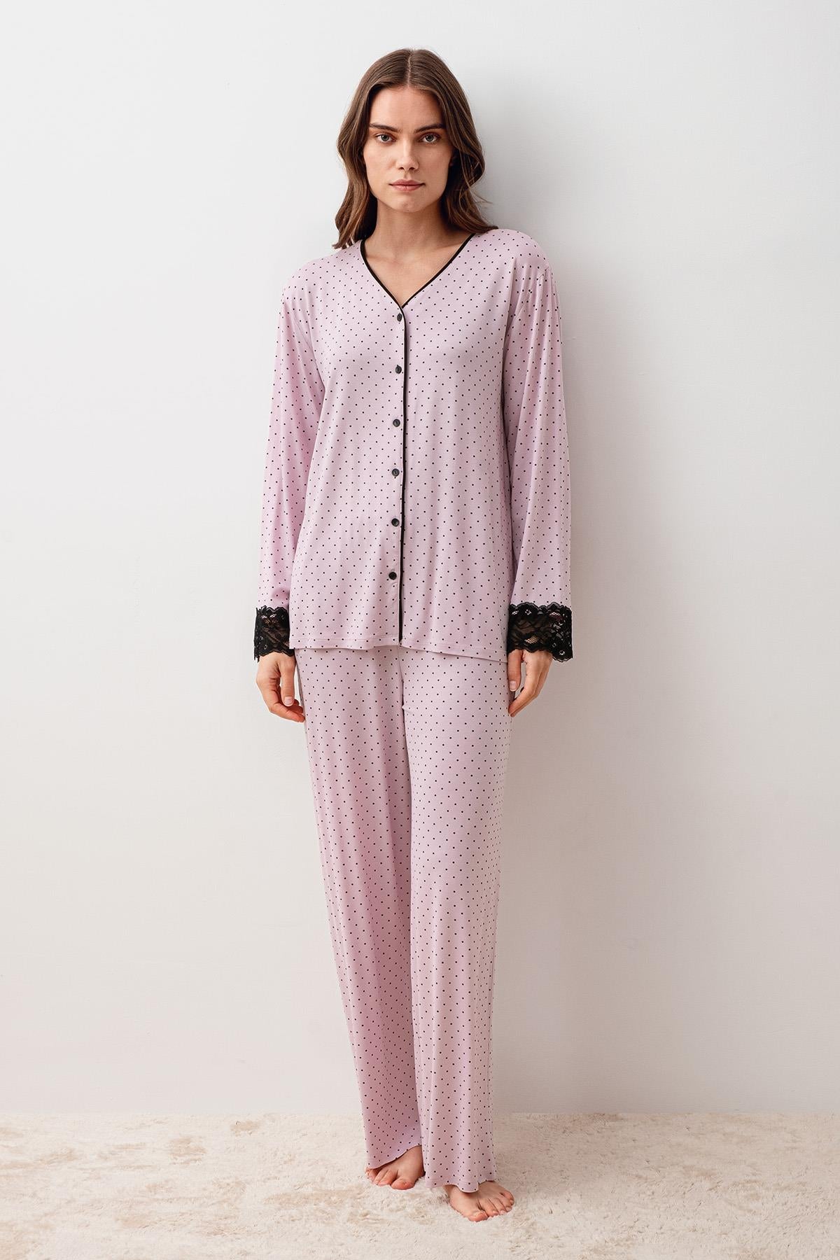 Puantiyeli Düğmeli Dantelli Likralı Viskoz Pijama Takım 20207