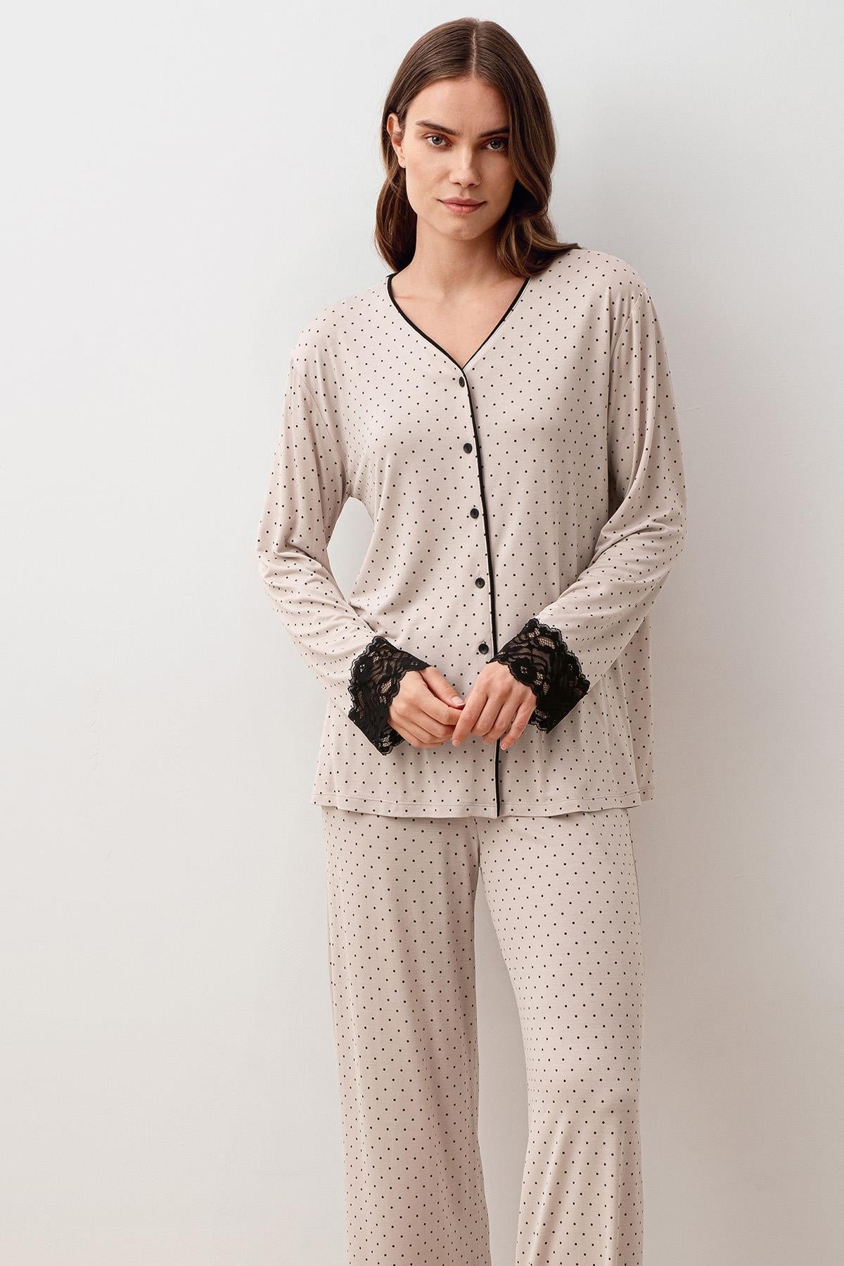 Puantiyeli Düğmeli Dantelli Likralı Viskoz Pijama Takım 20207