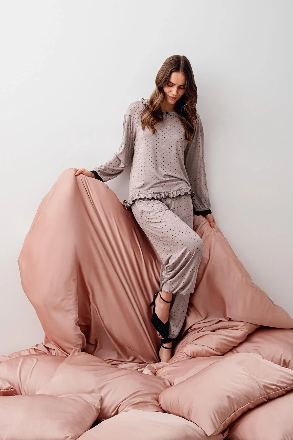 Uzun Kollu Puantiyeli Dantelli Paçası Lastikli Likralı Viskoz Pijama Takım 20208 - Artış Collection