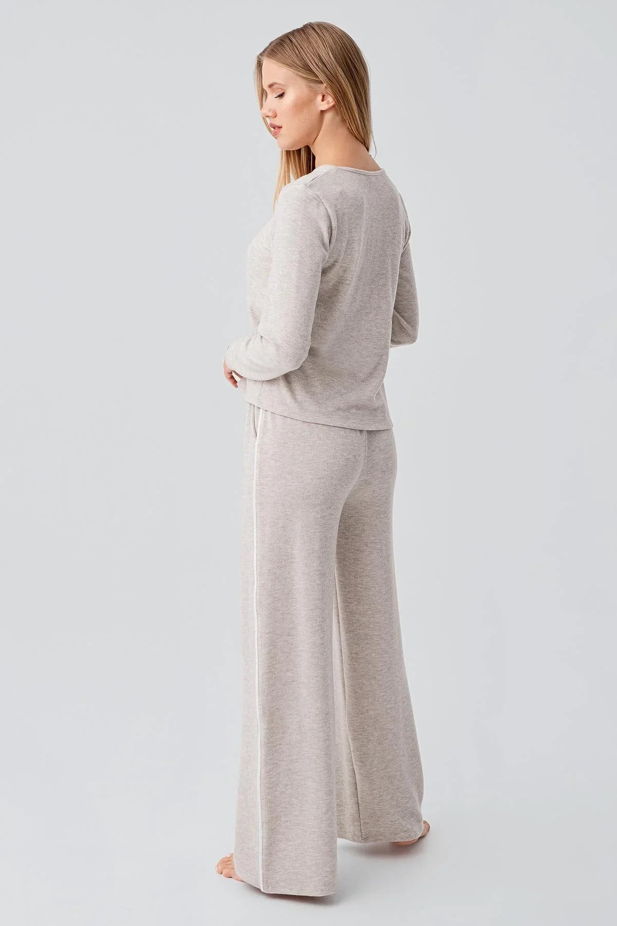 Uzun Kollu Düğmeli Esnek Yumuşak Dokulu Viskoz Pijama Takım 18205