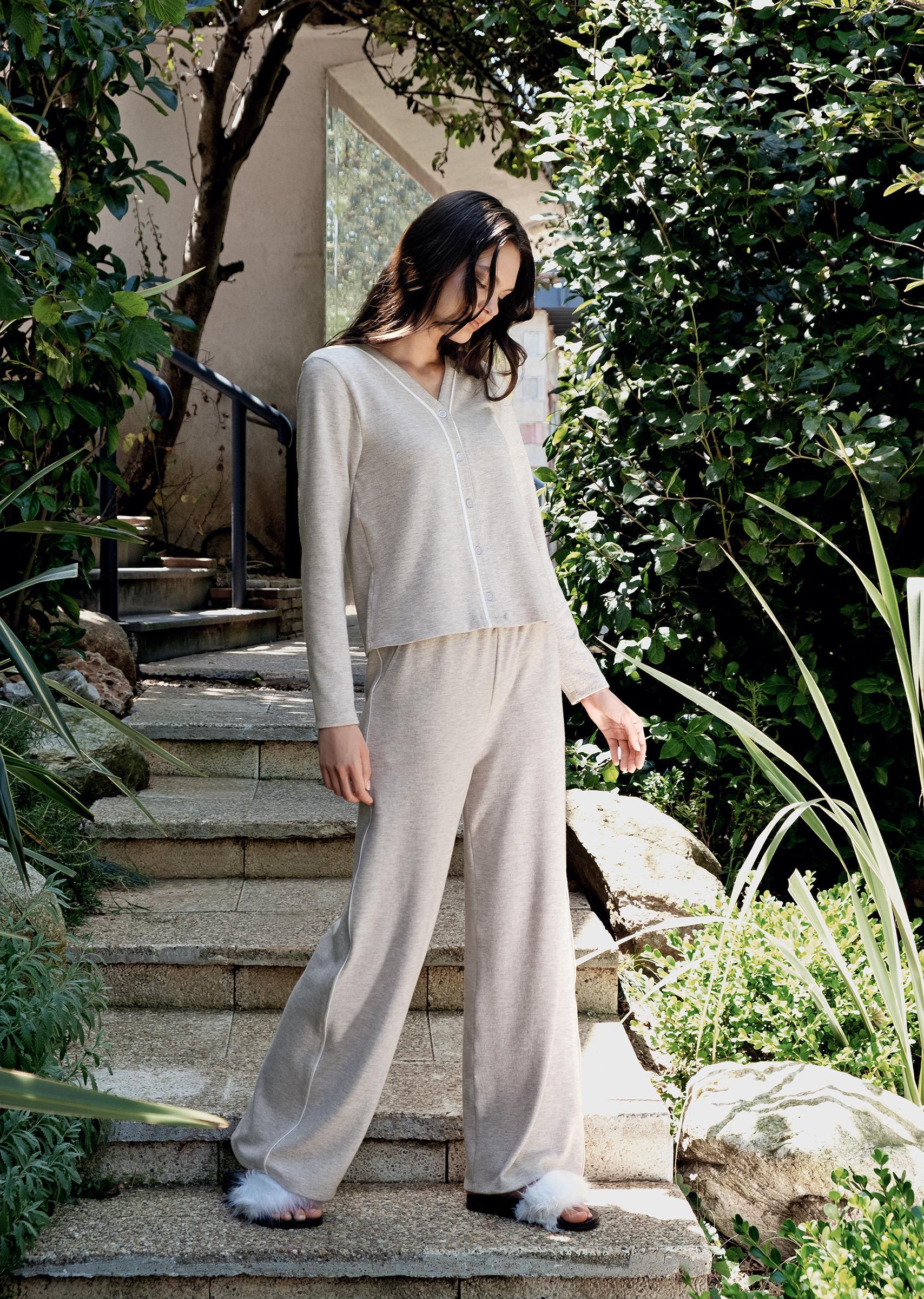 Uzun Kollu Düğmeli Esnek Yumuşak Dokulu Viskoz Pijama Takım 18205