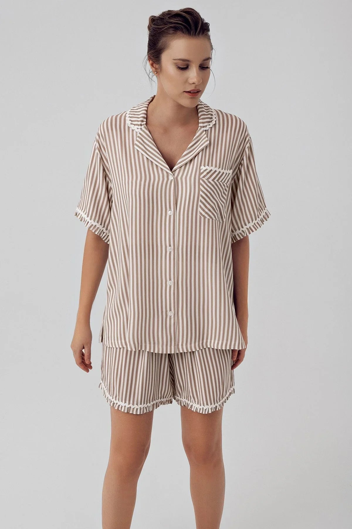 Çizgili Düğmeli Kısa Kollu Esnek Viskoz Şortlu Hamile Pijama Takımı 16204