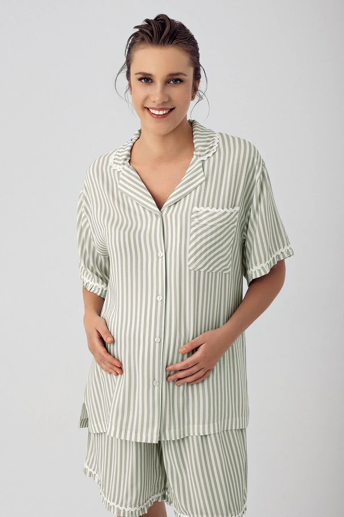 Çizgili Düğmeli Kısa Kollu Esnek Viskoz Şortlu Hamile Pijama Takımı 16204