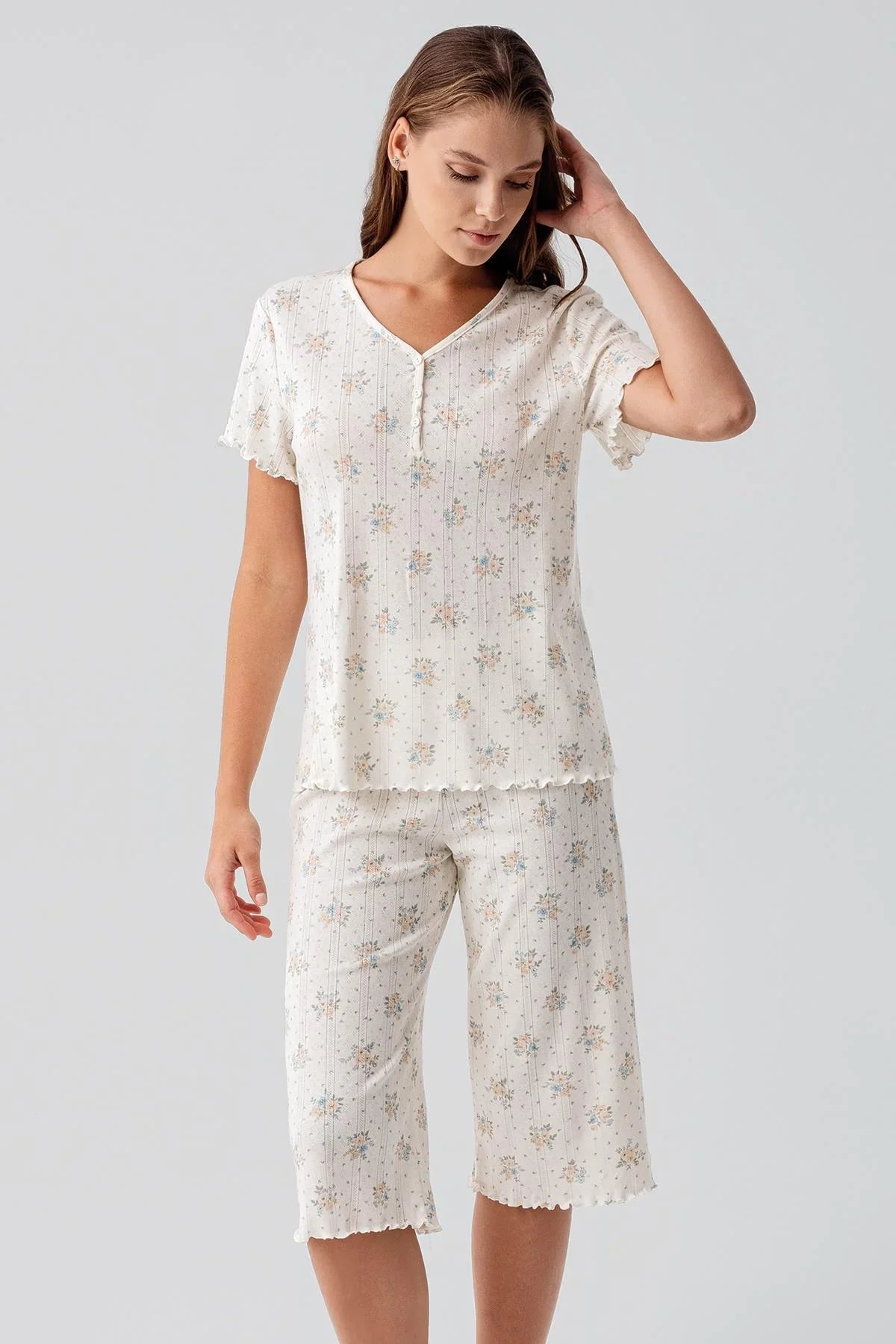 Short-sleeved buttoned floral openwork 100% cotton capri pajama set 19204
