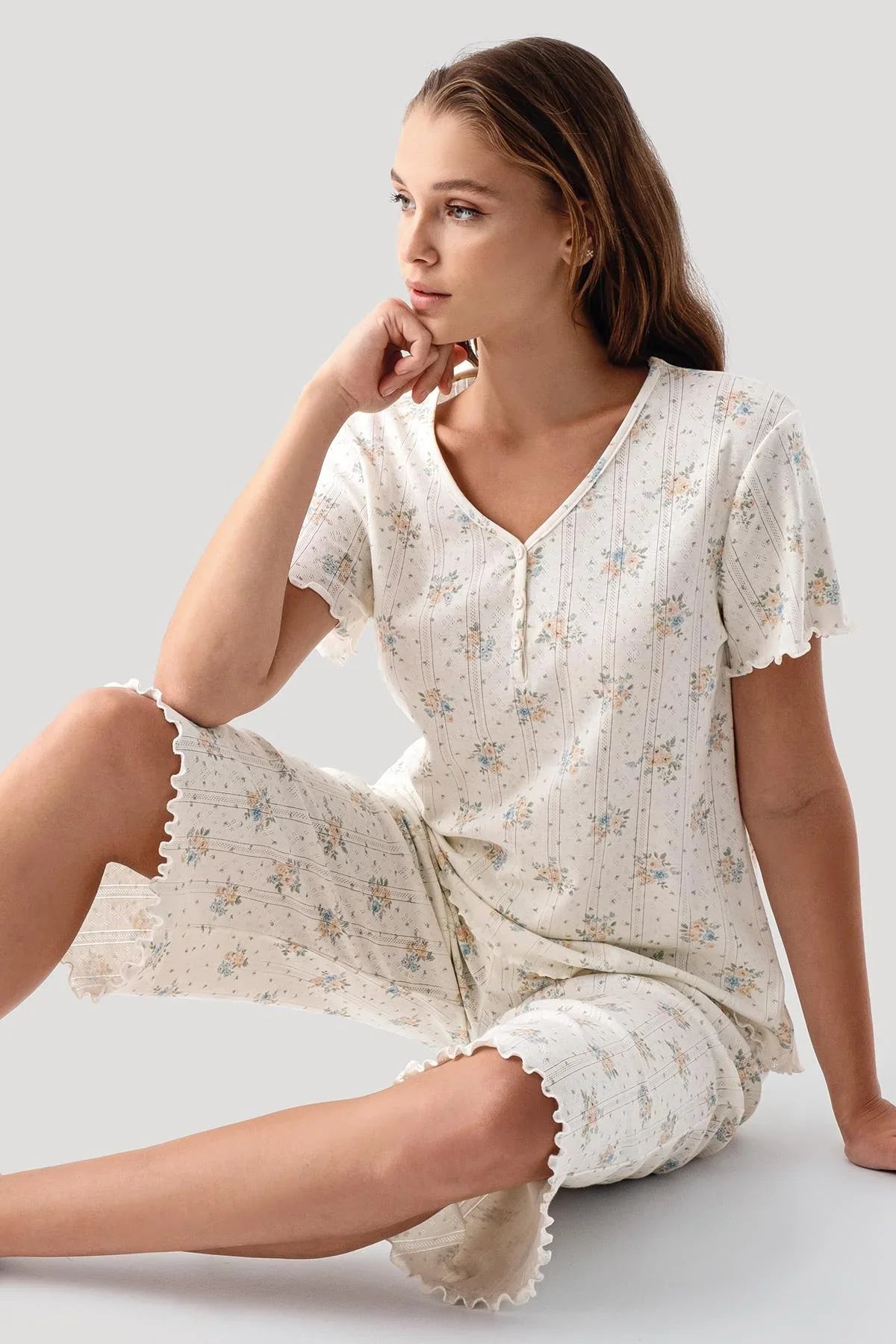 Short-sleeved buttoned floral openwork 100% cotton capri pajama set 19204