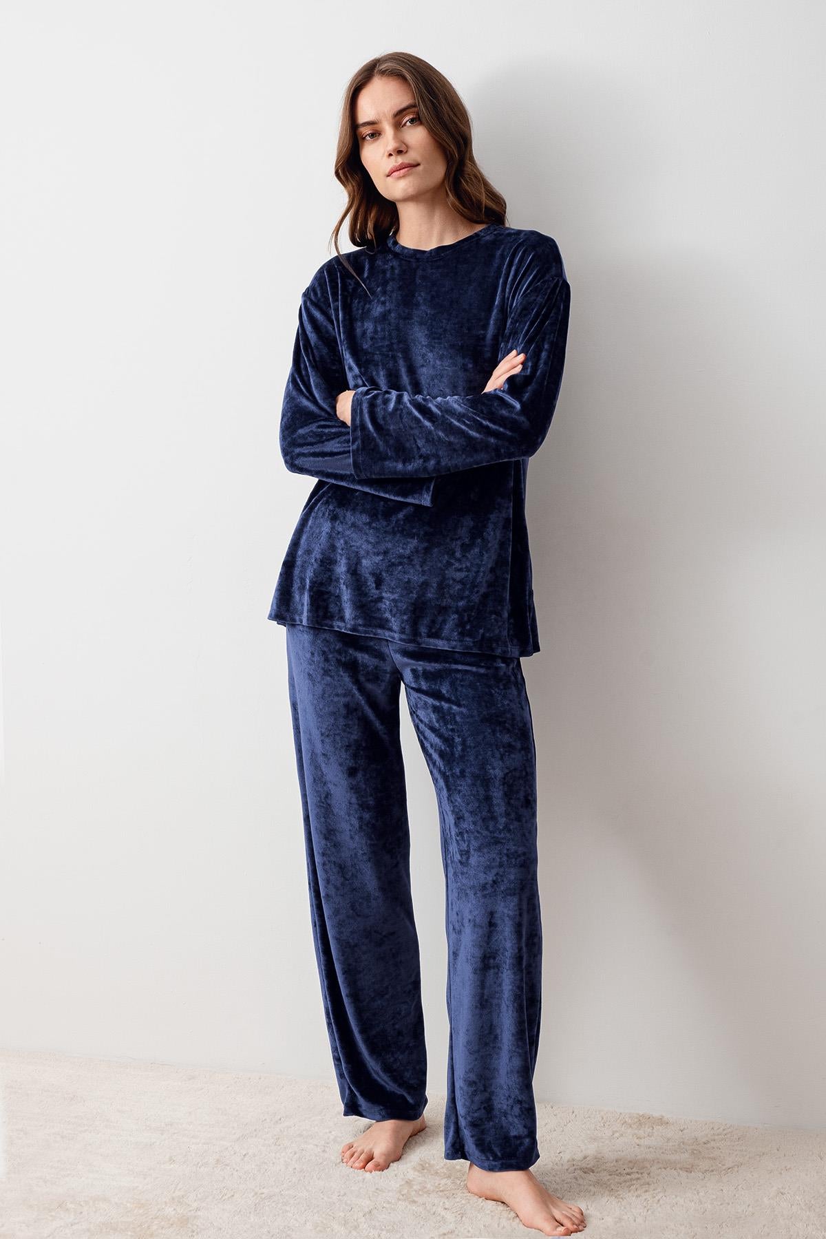 Uzun Kollu Esnek Yumuşak Viskoz Kadife Pijama Takım 20201