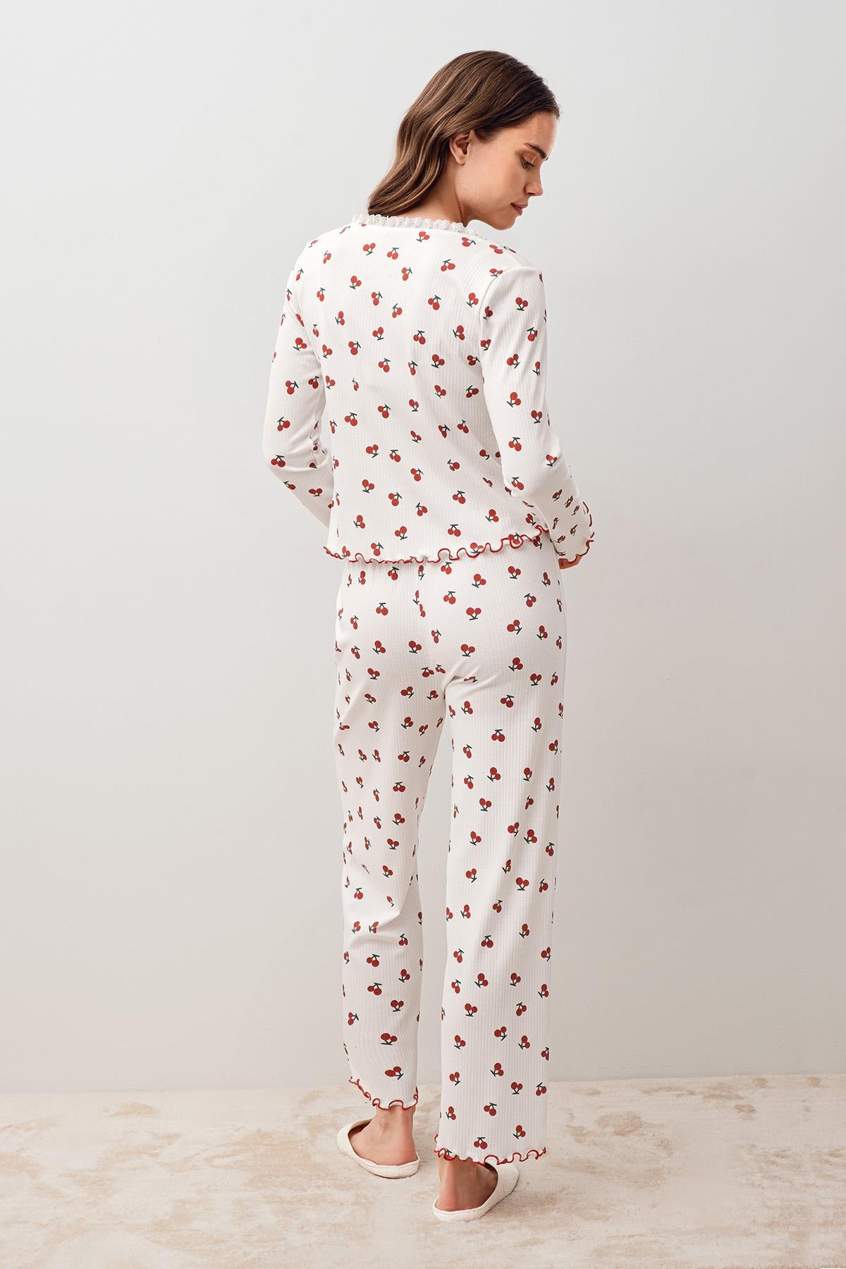 Uzun Kollu Kiraz Desenli %100 Pamuk Pijama Takım 20206