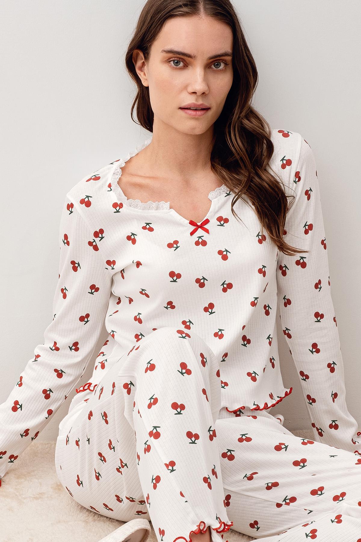 Uzun Kollu Kiraz Desenli %100 Pamuk Pijama Takım 20206