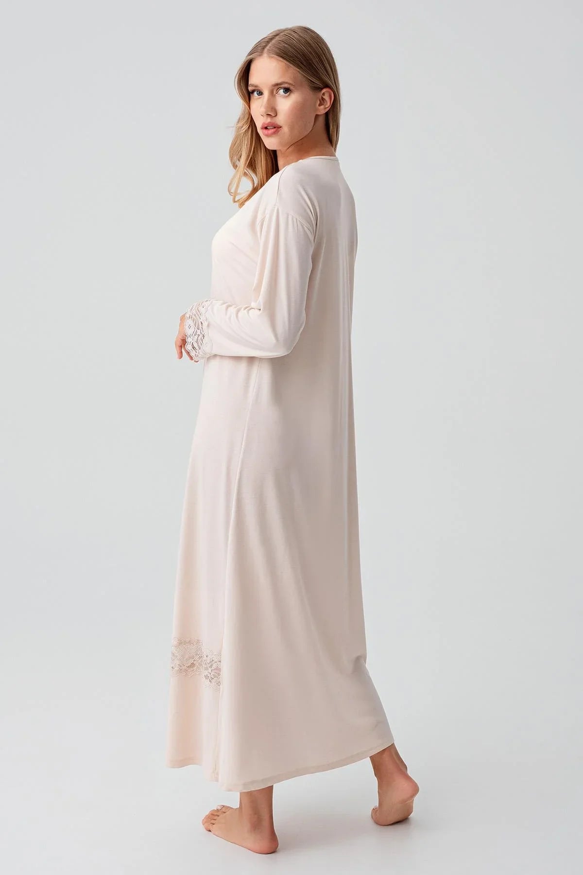 Uzun Kollu Dantelli Düğmeli Esnek Viskoz Gecelik 18106