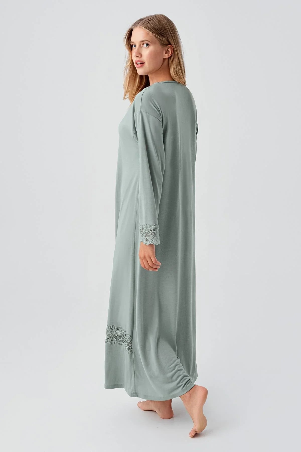 Uzun Kollu Dantelli Düğmeli Esnek Viskoz Gecelik 18106