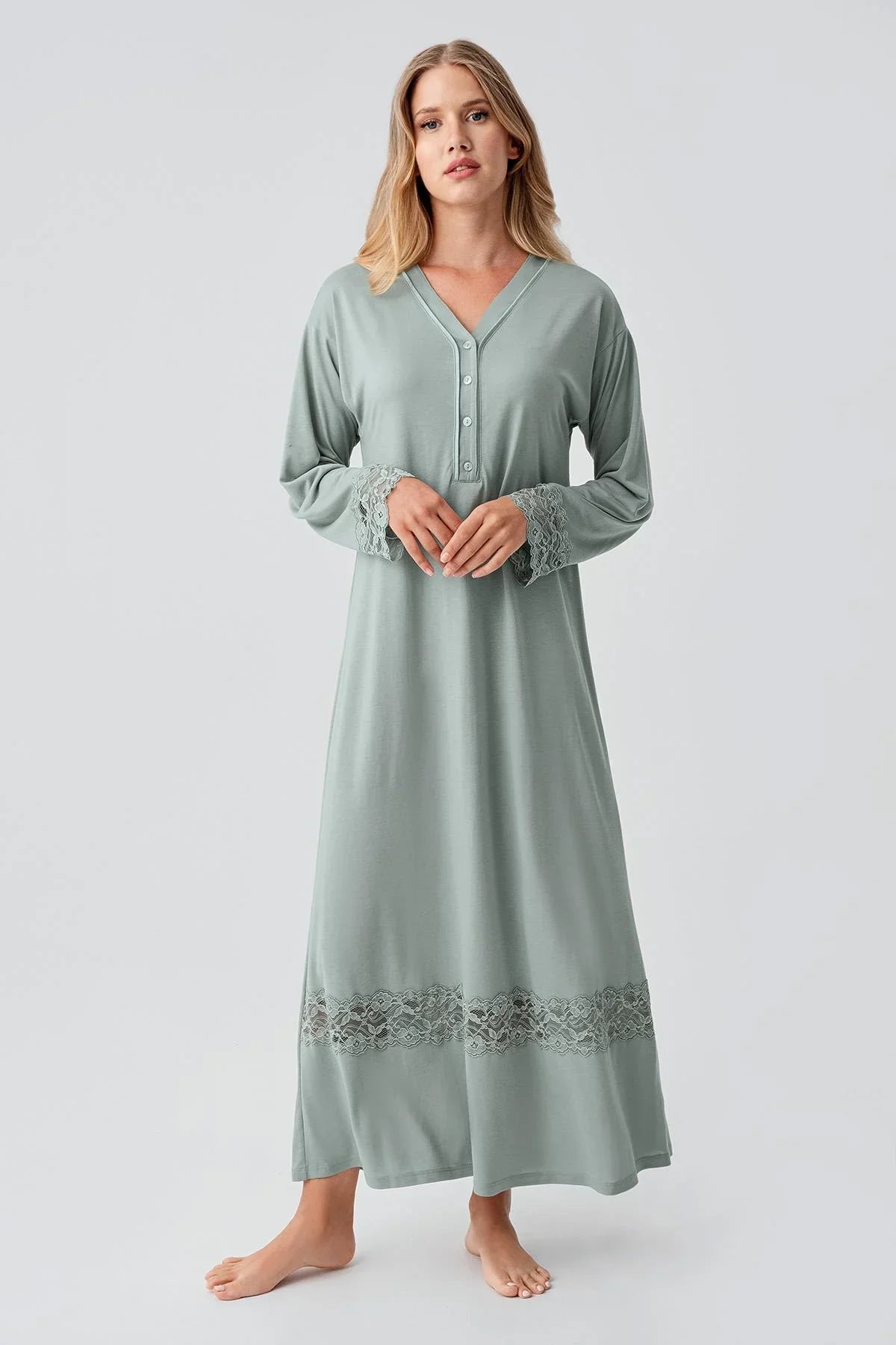 Uzun Kollu Dantelli Düğmeli Esnek Viskoz Gecelik 18106