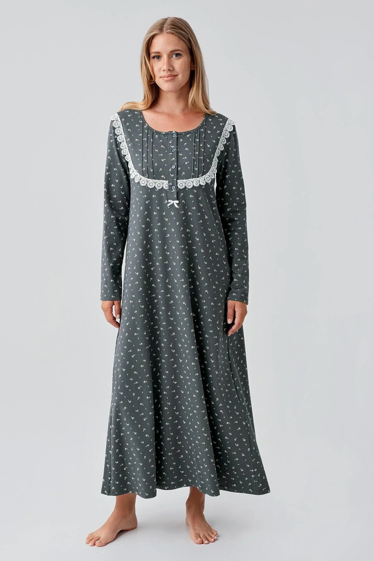 Uzun Kollu Desenli Düğmeli Esnek Pamuklu Gecelik 18101