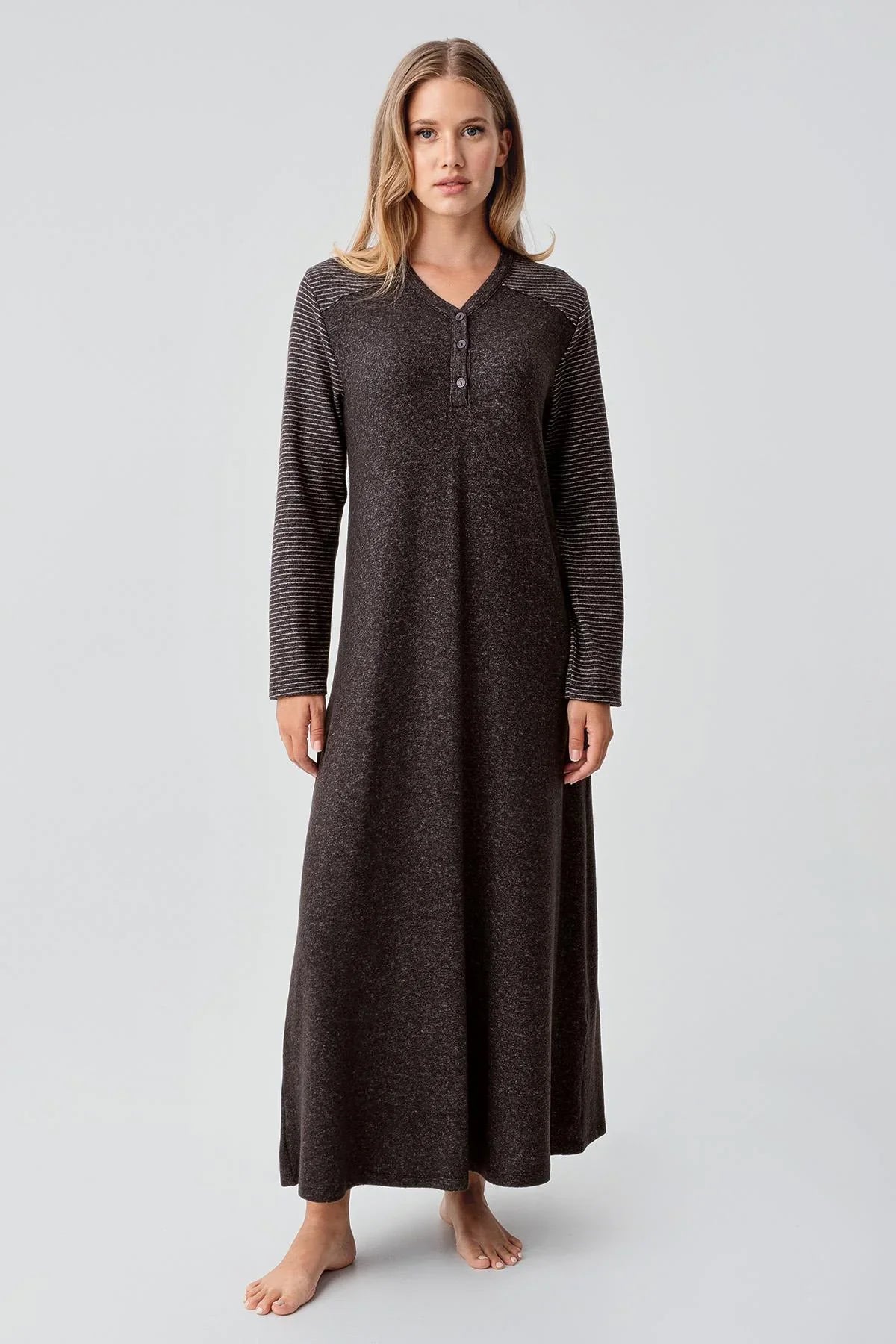 Uzun Kollu Düğmeli Esnek Yumuşak Dokulu Viskoz Gecelik 18103