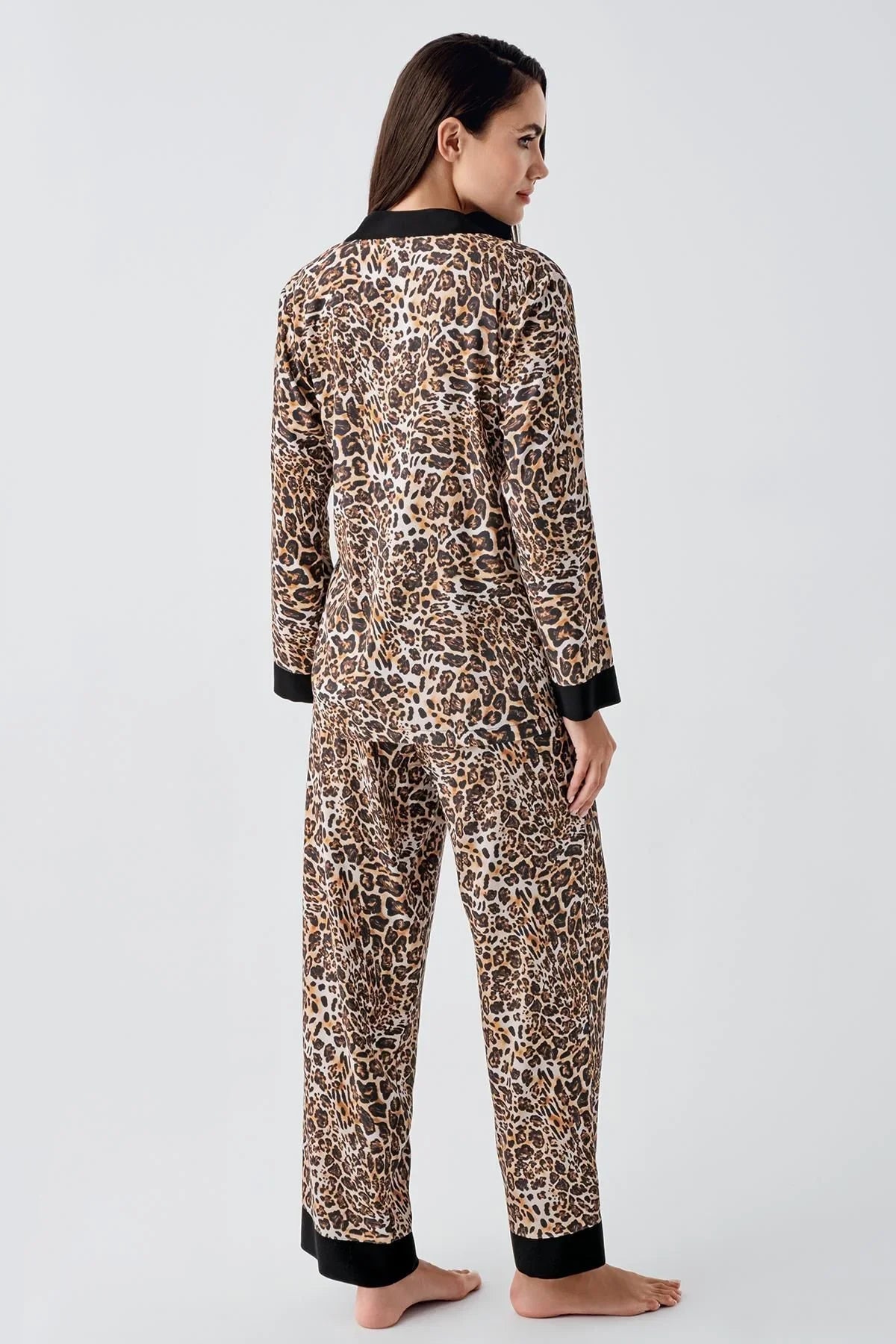 Uzun Kollu Düğmeli Leopar Desenli Esnek Pijama Takım 22107