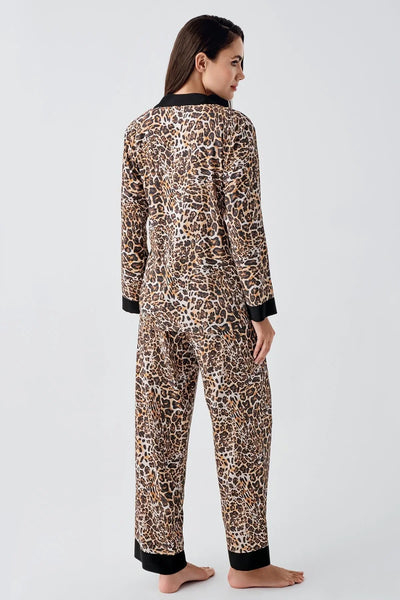 Uzun Kollu Düğmeli Leopar Desenli Esnek Pijama Takım 22107